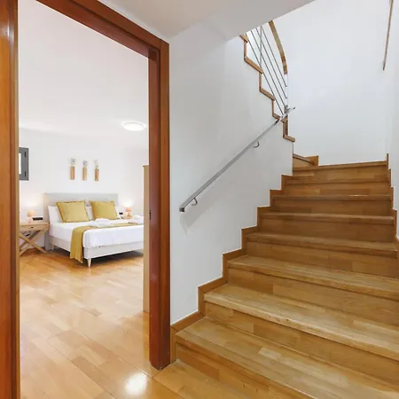 Bravissimo Placa Catalunya 10, Duplex Penthouse Apartment Girona